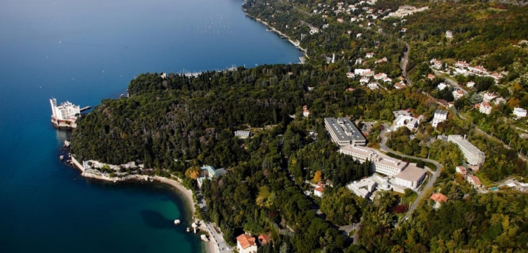 Ripresa dall'alto della baia dove si trova l'ICPT di Trieste